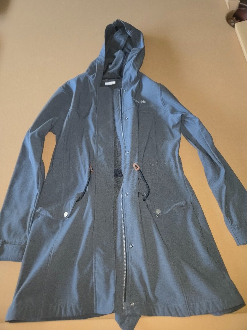 Columbia Women’s Hooded Rain Jacket – Size Medium – Lightweight Waterproof Coat